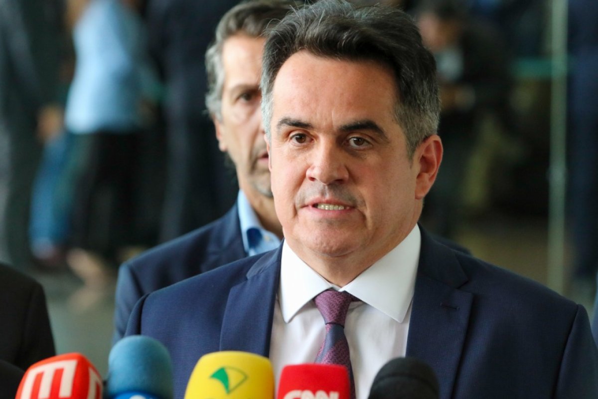 Após anúncio de neutralidade do PP, Ciro Nogueira declara voto em Flávio Bolsonaro