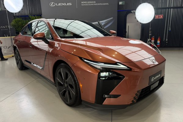 [Lexus abre pré venda do ES 350h com motor híbrido por R$ 399,9 mil ]