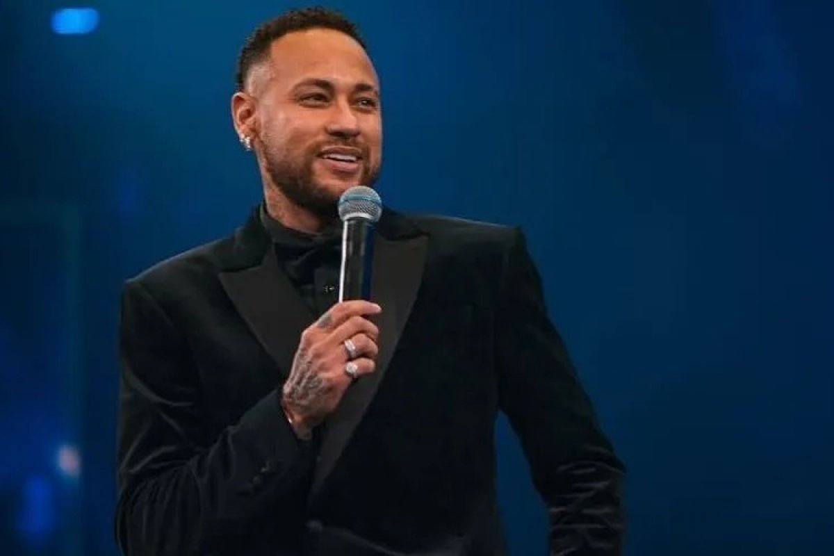 Neymar participa de leilão de seu instituto às vésperas de jogo decisivo do Santos