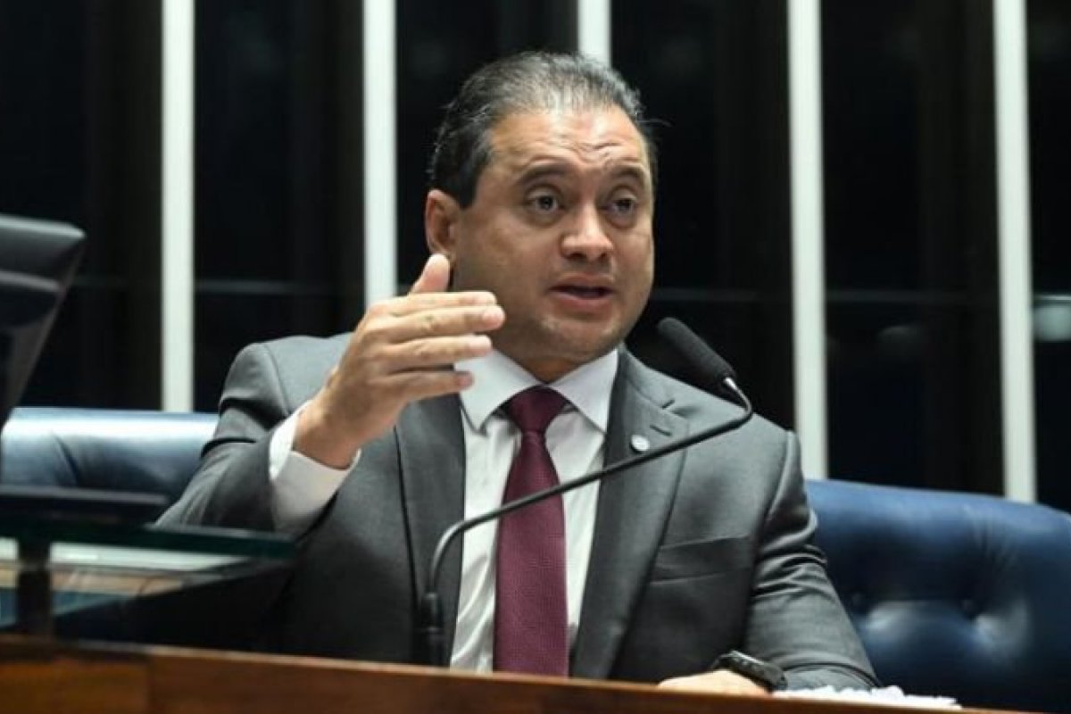Senador do PDT é alvo de nova fase da 'Operação Sem Desconto', que apura descontos indevidos do INSS 