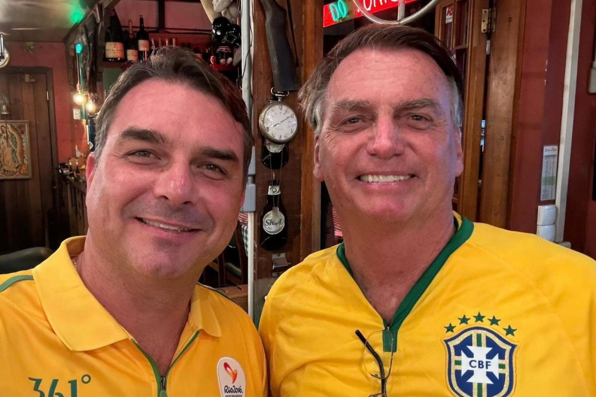 Moraes dá cinco dias para PGR se manifestar sobre recurso de Bolsonaro contra veto a visitas de Flávio