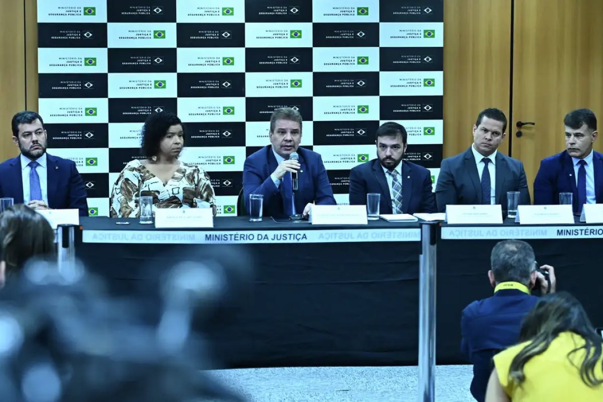 Operação Lívia combate rede que induzia jovens a suicídio na internet