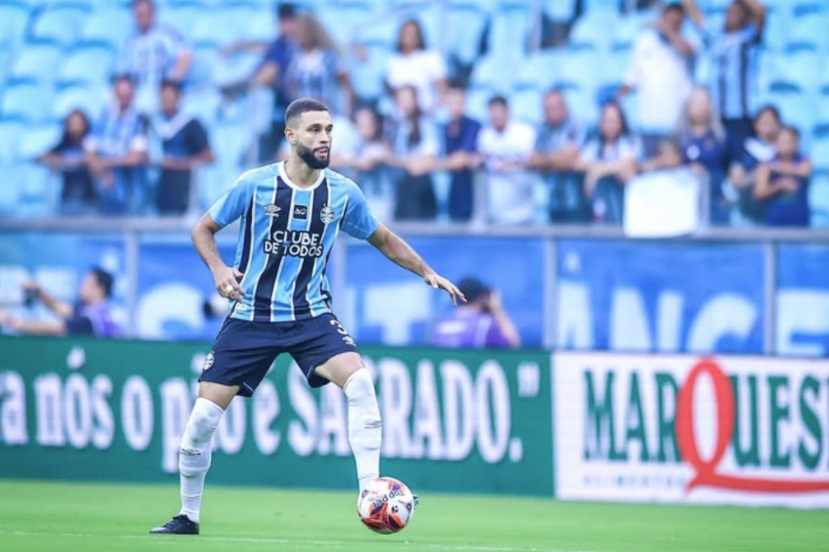 Vitória sofre transfer ban da Fifa por dívida com clube português; entenda o caso
