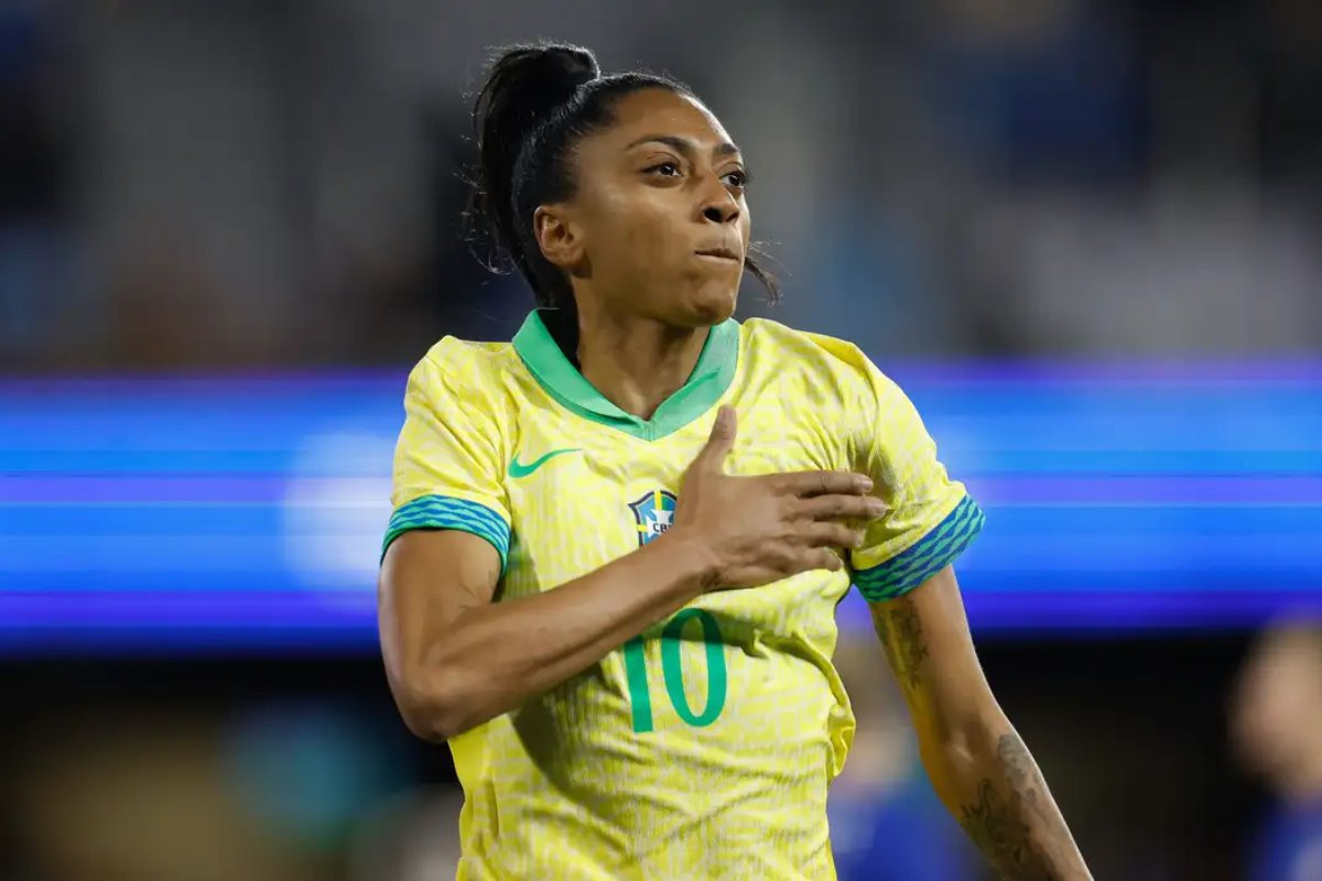 Barcelona anuncia Kerolin com valor recorde no futebol feminino brasileiro
