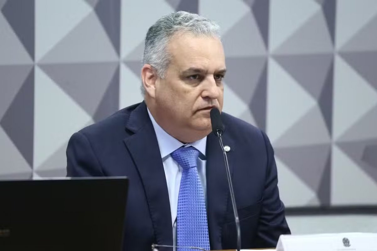 Vice de Flávio pede ao STF exame de DNA para se defender de acusação de estupro de vulnerável