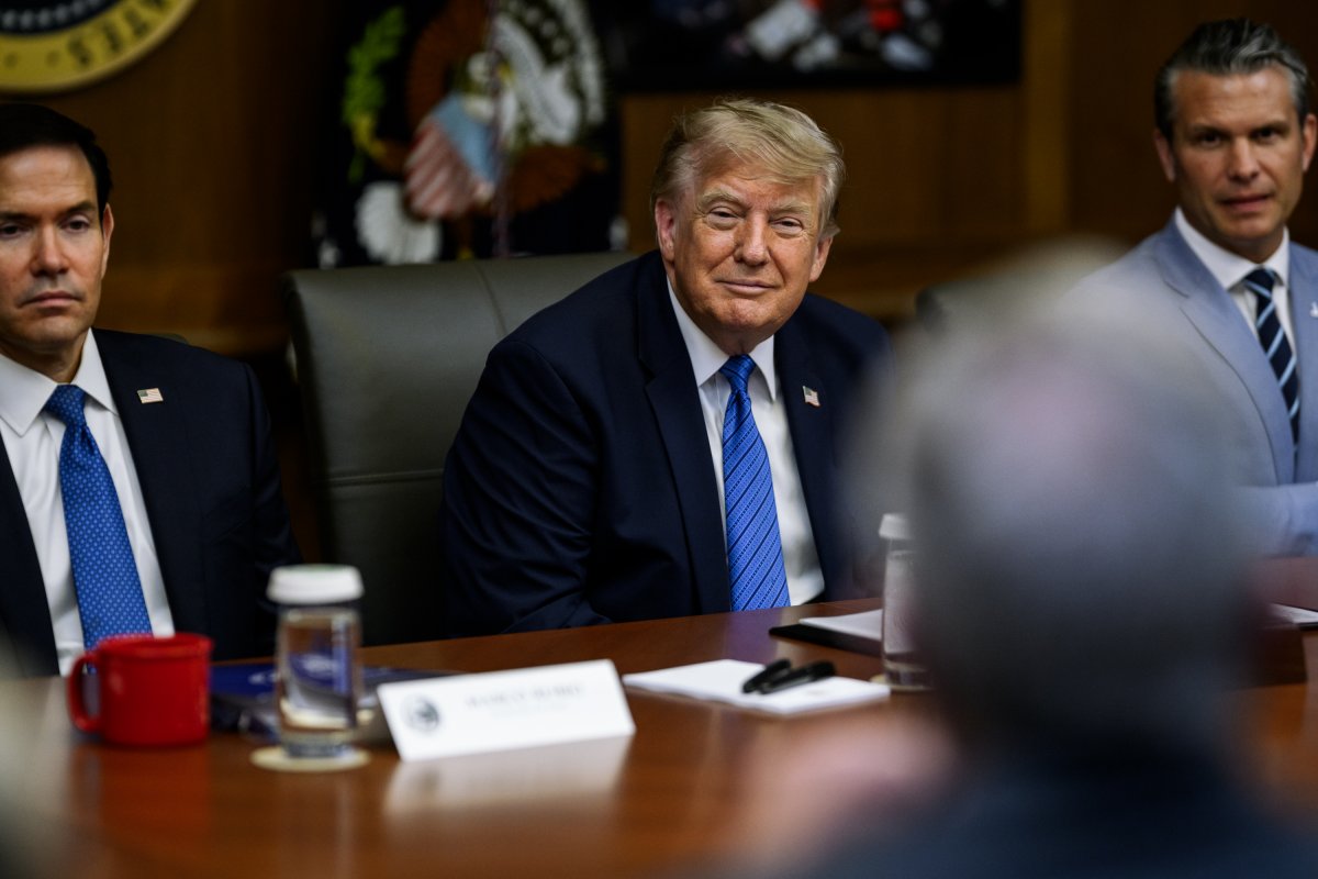 Trump assina decreto para suspender cidadania de nascidos nos EUA de pais estrangeiros