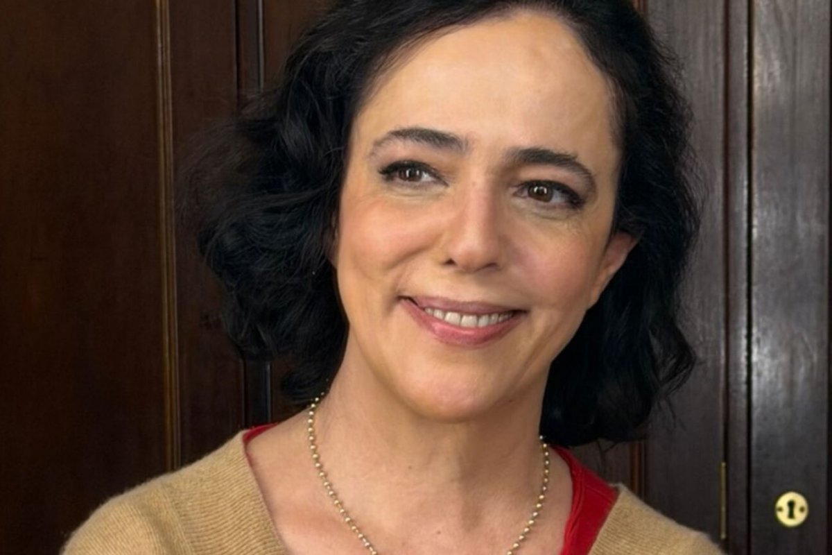 Silvia Buarque revela que superou dois diagnósticos de câncer sem acreditar em Deus!			