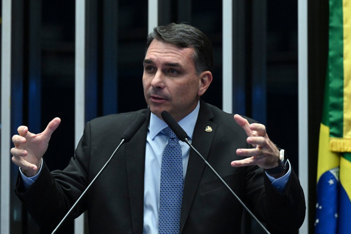 Flávio Bolsonaro concentrou emendas em segurança e defesa e deixou ciência e agricultura de fora