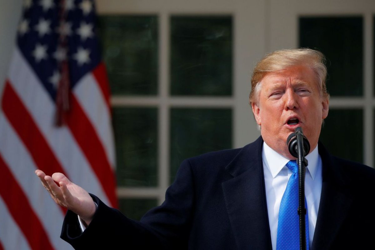 Trump invoca lei de guerra para combater o coronavírus
