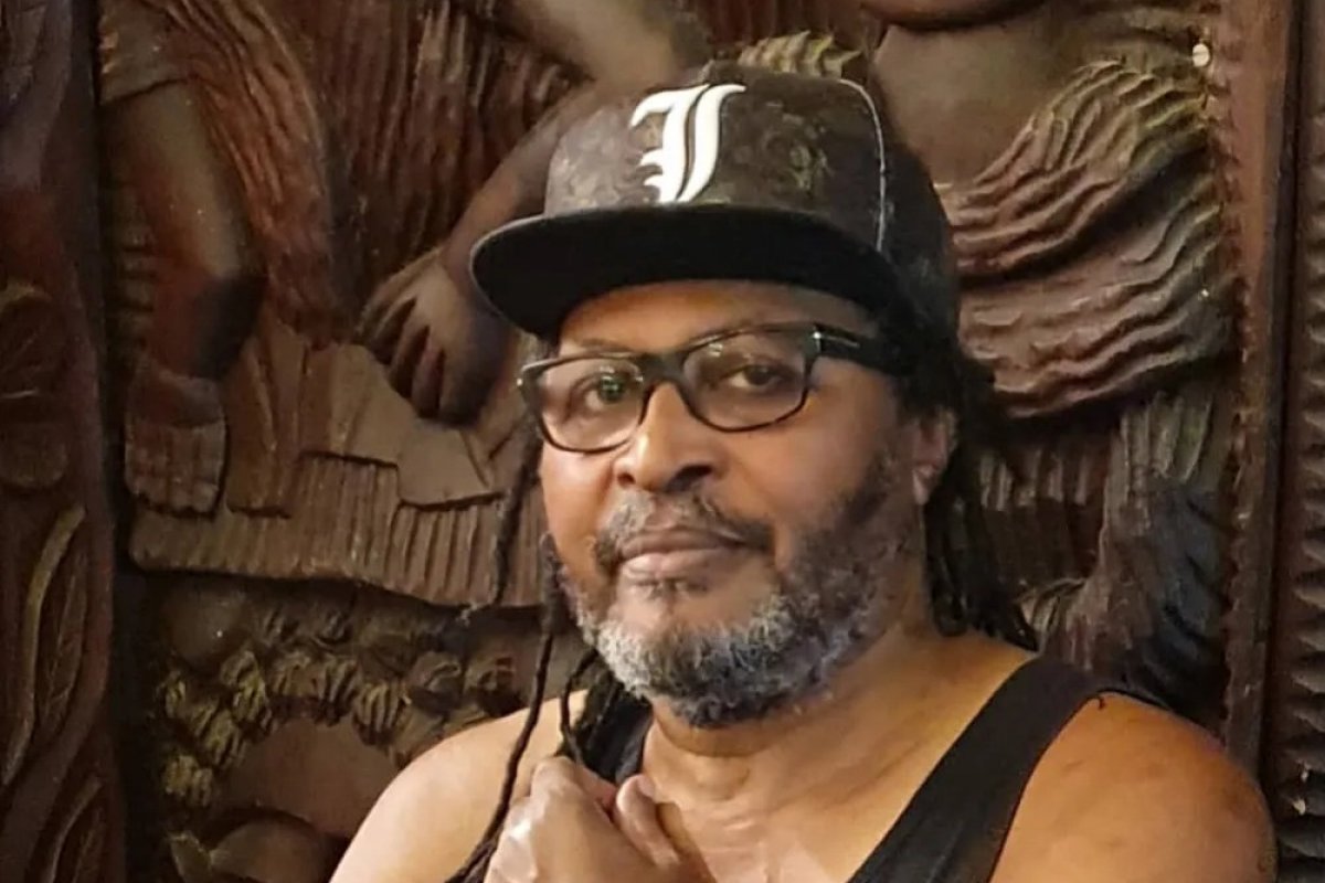 Edson Gomes recebe alta após seis dias internado em hospital na Bahia