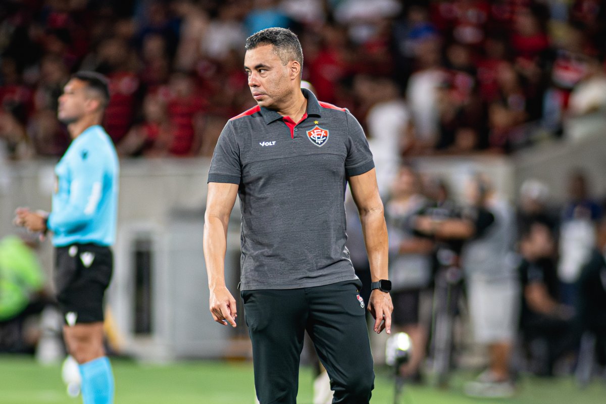 Jair Ventura explica desgaste após classificação e cobra evolução do Vitória fora de casa