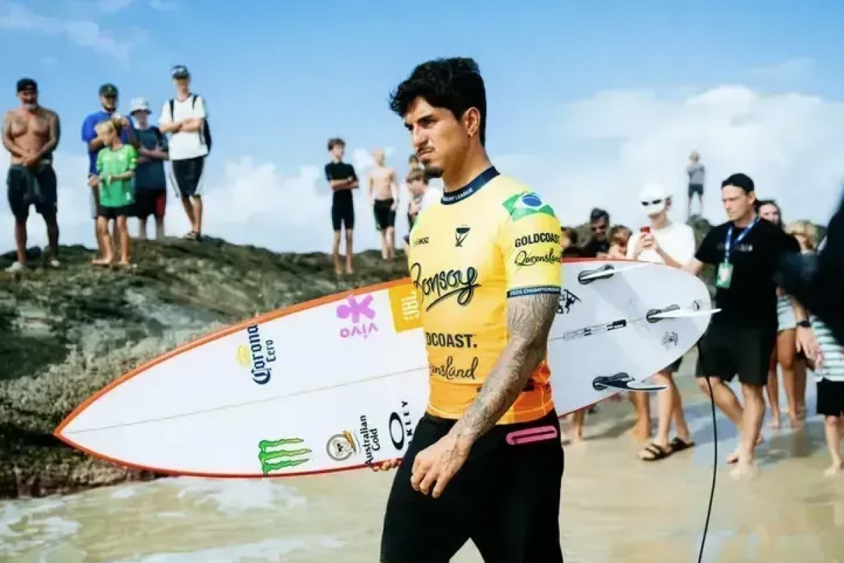 Gabriel Medina sofre corte na cabeça durante o treino para o WSL
