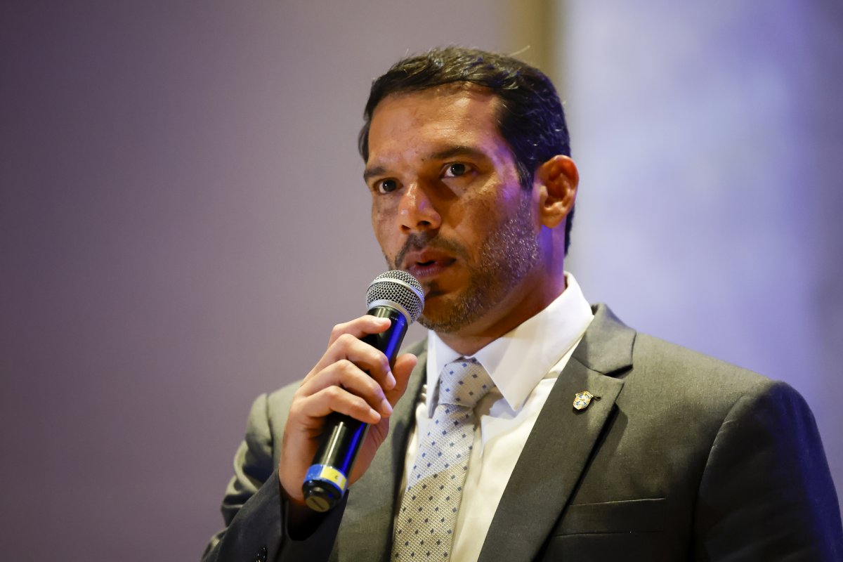 CBF e 40 clubes aprovam ações contra cera em jogos