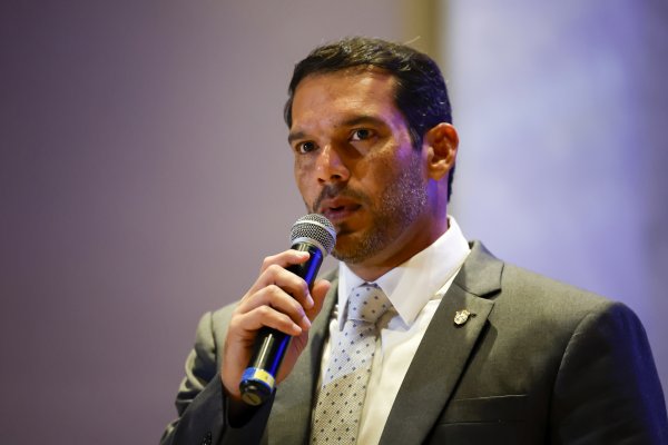 [CBF e 40 clubes aprovam ações contra cera em jogos]