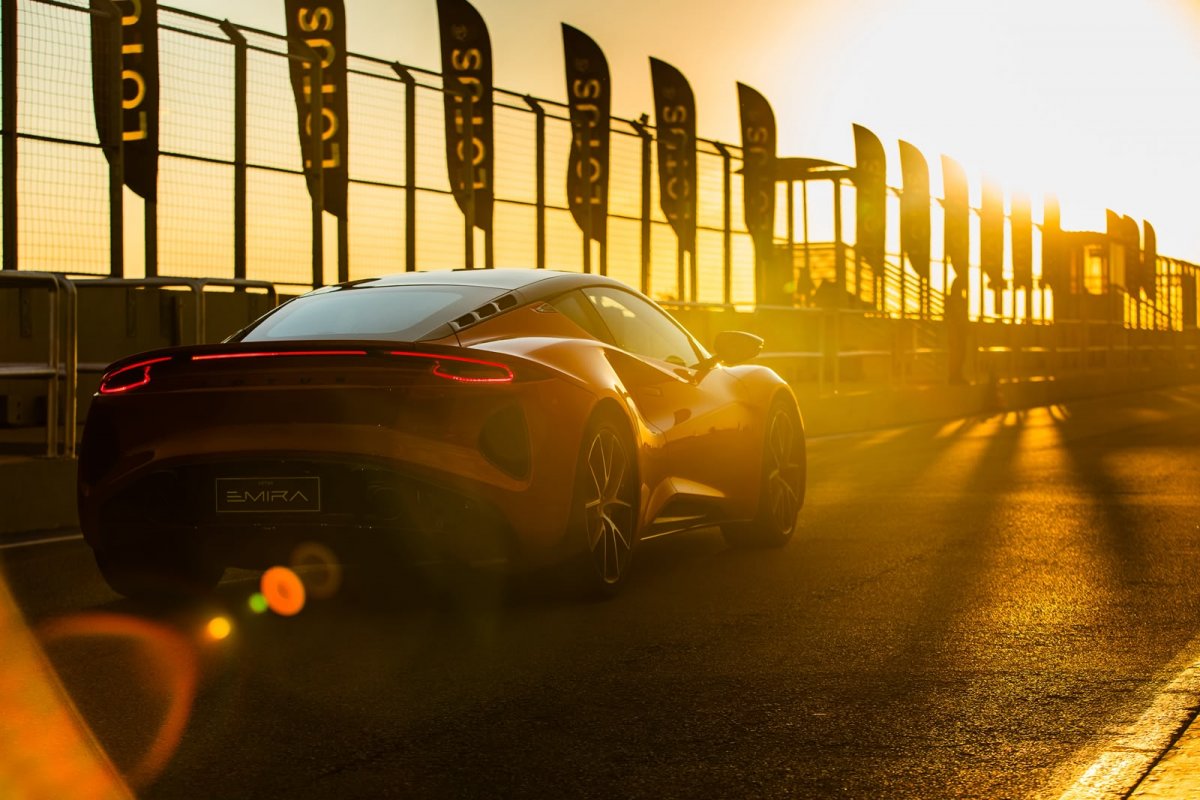 Lotus estreia no Brasil com três veículos de luxo: conheça  