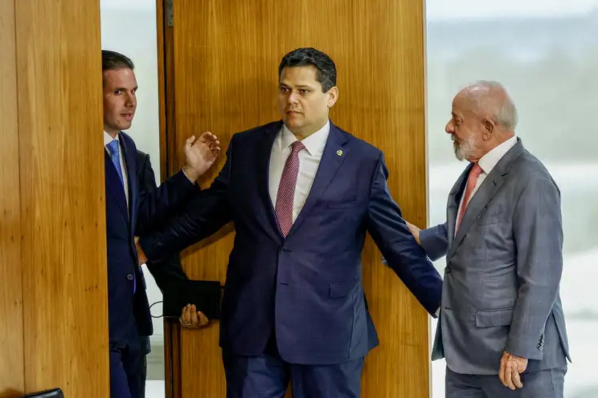 Lula se reaproxima de Alcolumbre e Motta para aprovar pautas antes do primeiro turno