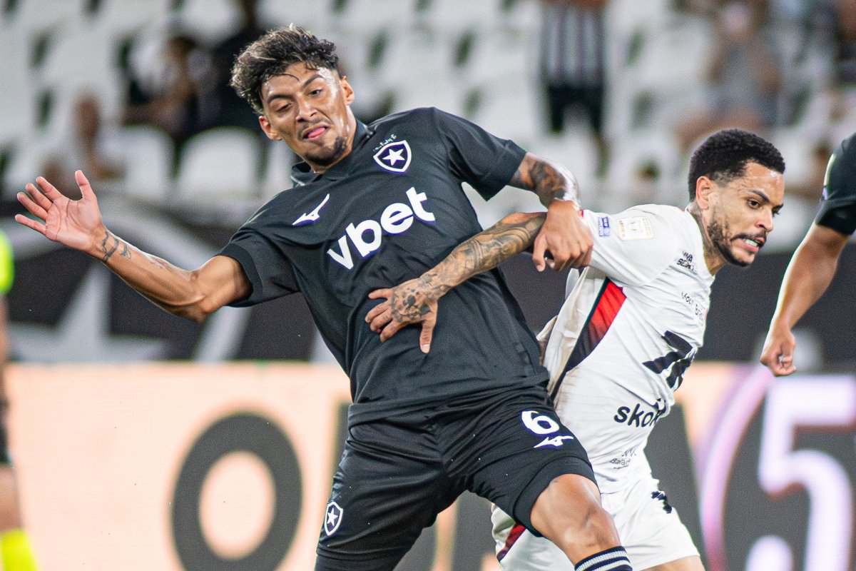Vitória e Botafogo vivem em momentos opostos no Brasileirão