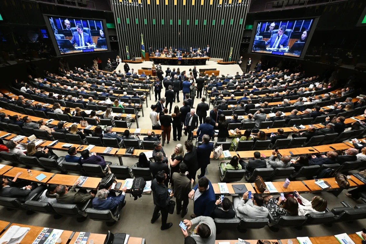 Câmara instala comissão sobre redução da maioridade penal nesta quarta