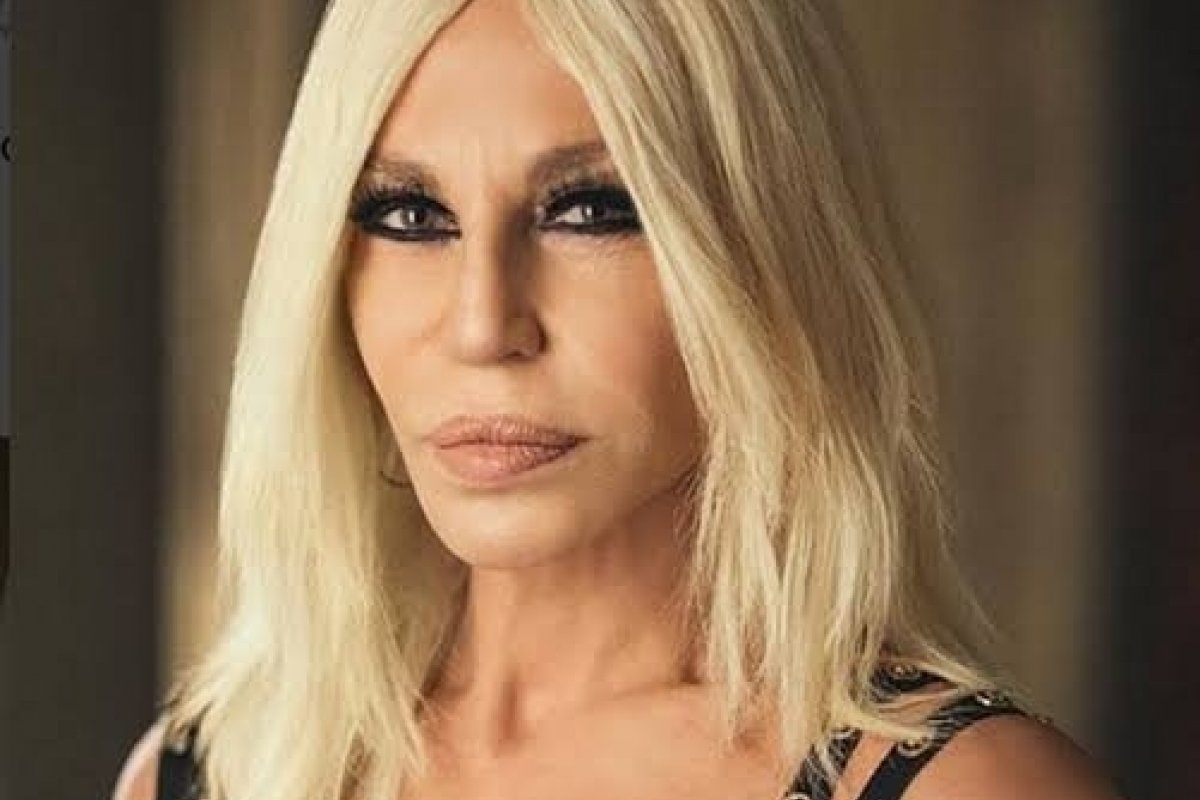 Coronavírus: Donatella Versace doa 200 mil euros para hospital em Milão