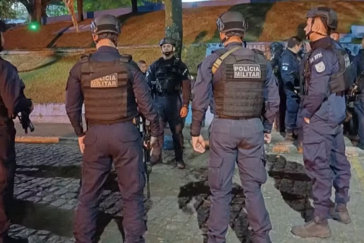 Dois homens são baleados em operação policial no Rio de Janeiro contra expansão de facção criminosa