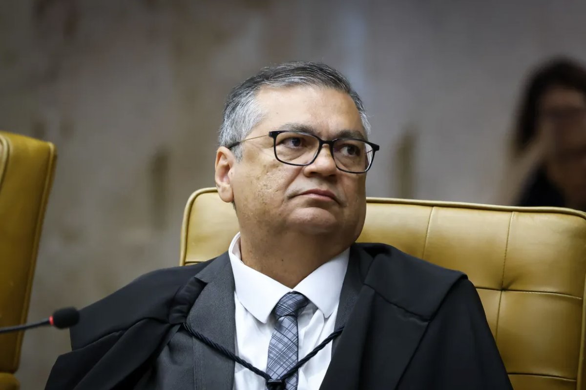 Dino se manifesta após ação de Moraes contra uma fonte de jornalista: 'agressões e injustiças'
