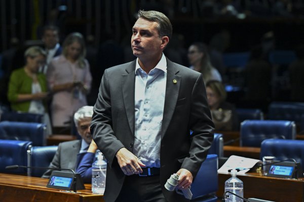 Vídeo: Flávio Bolsonaro comenta bloqueio de candidatura e fala em perseguição: [Vídeo: Flávio Bolsonaro comenta bloqueio de candidatura e fala em perseguição: