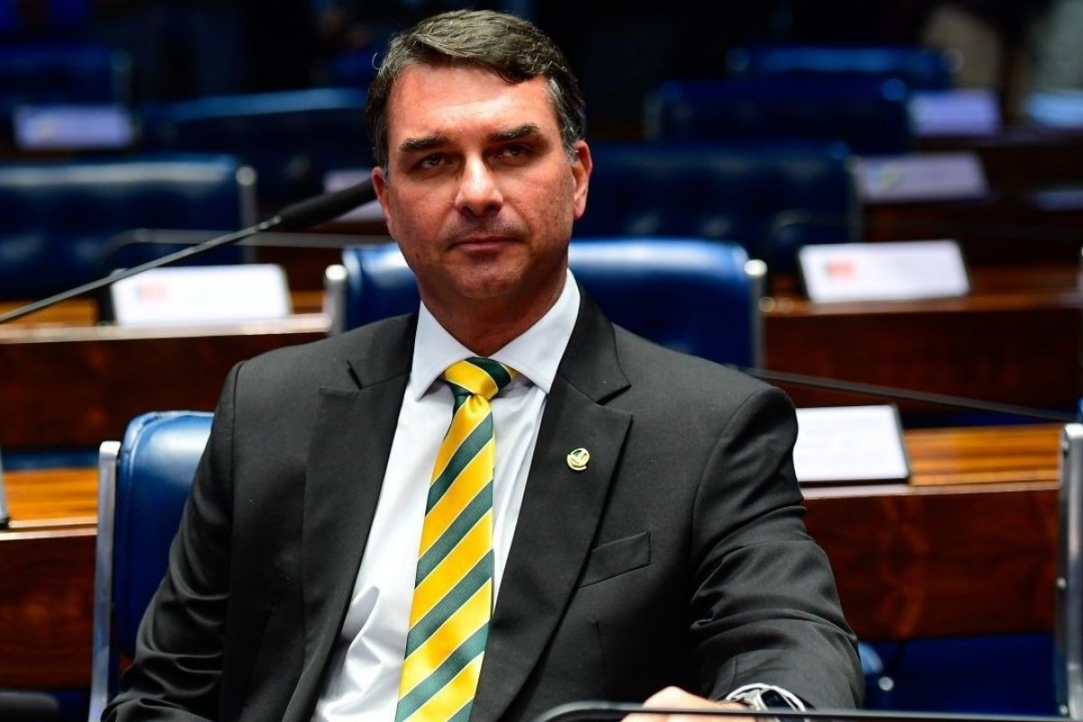 Flávio Bolsonaro pede ao TSE investigação sobre filiação ao Partido Missão