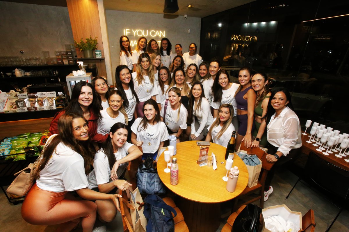 Yacht Mais Conexões estreia com sucesso em experiência de Hot Yoga!