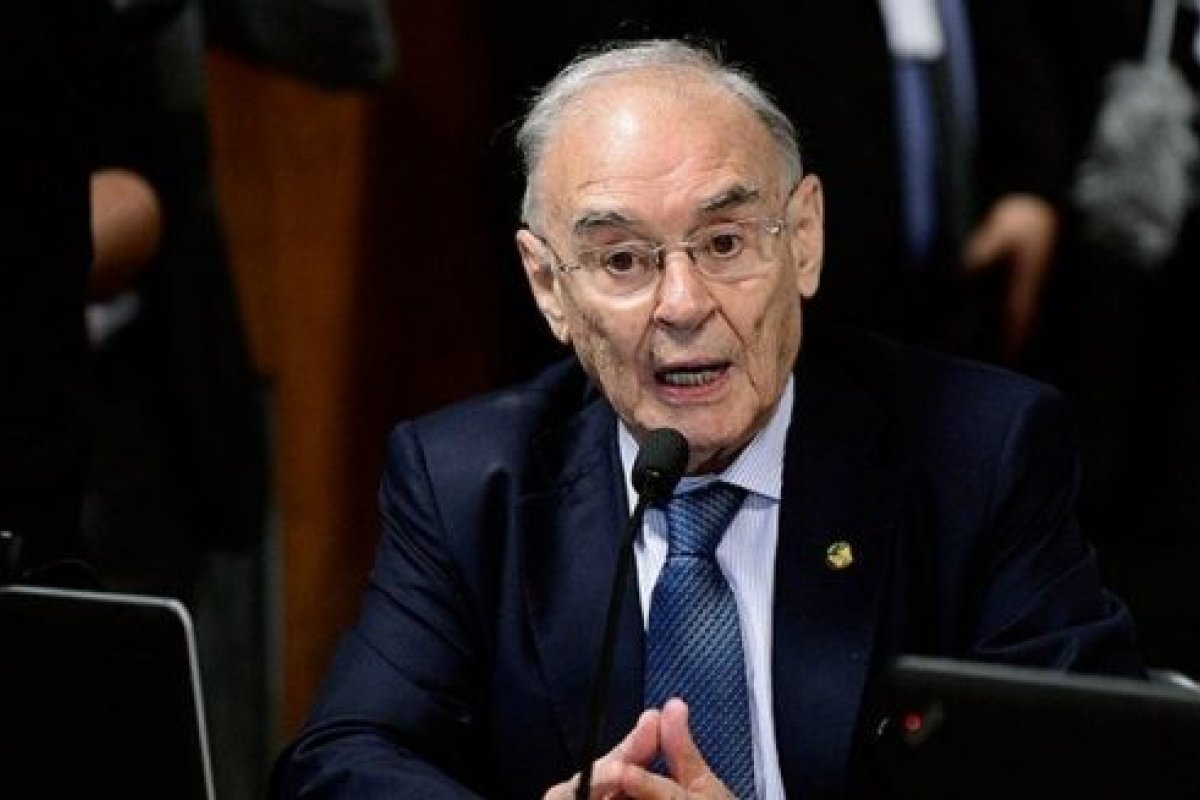 Projeto de lei exige guias em supermercado para pessoas com deficiência visual