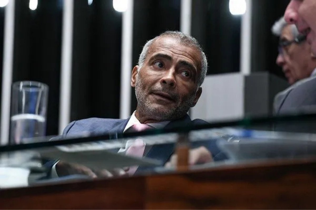 Romário declara apoio a Eduardo Paes e pede desfiliação do PL