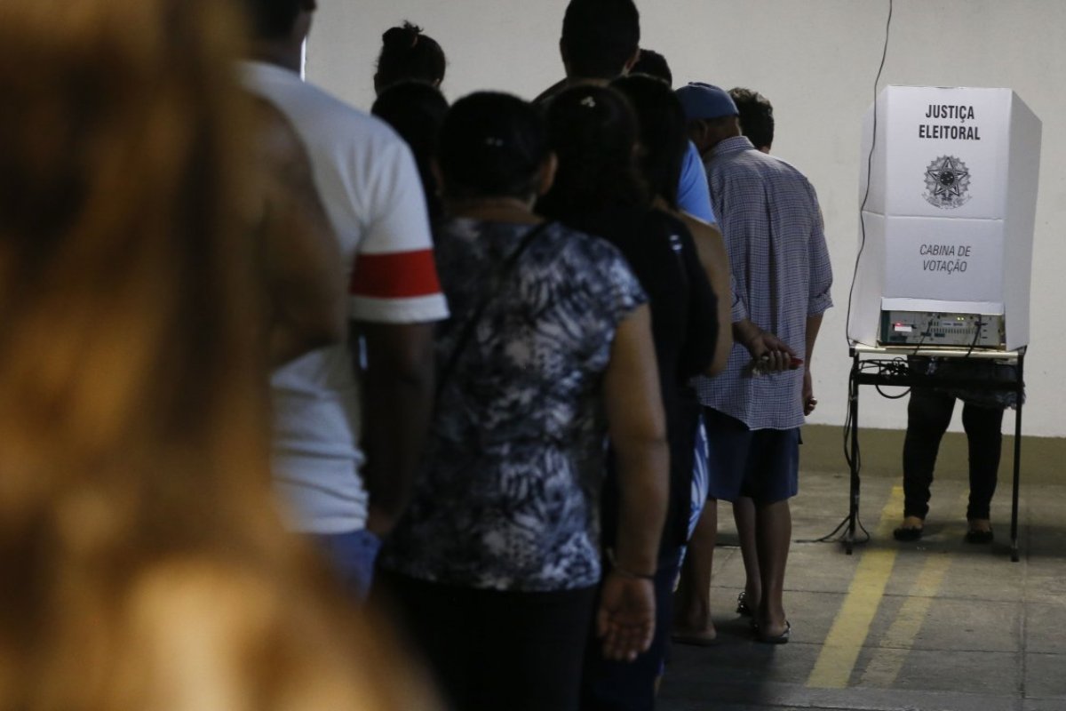 Eleitorado jovem encolhe 22% no Brasil entre 2010 e 2026, aponta levantamento