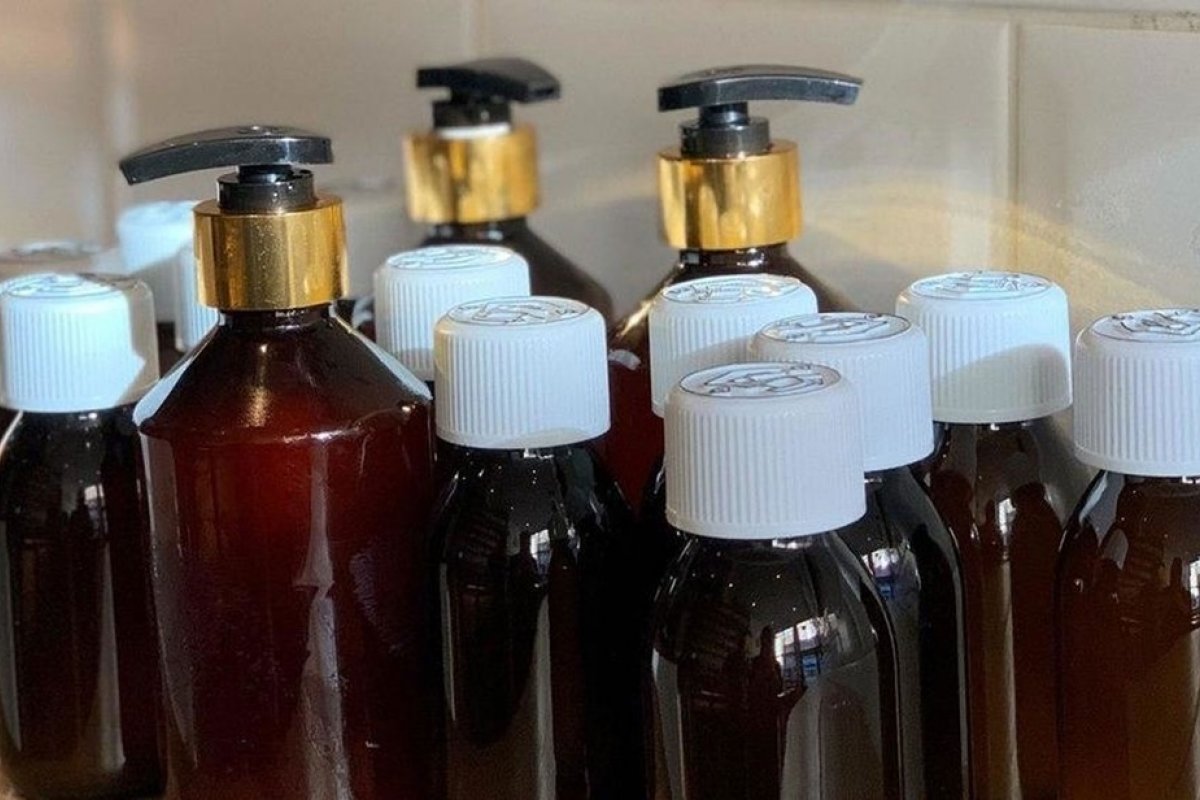 Fábrica de gin no Reino Unido decide produzir álcool gel de graça