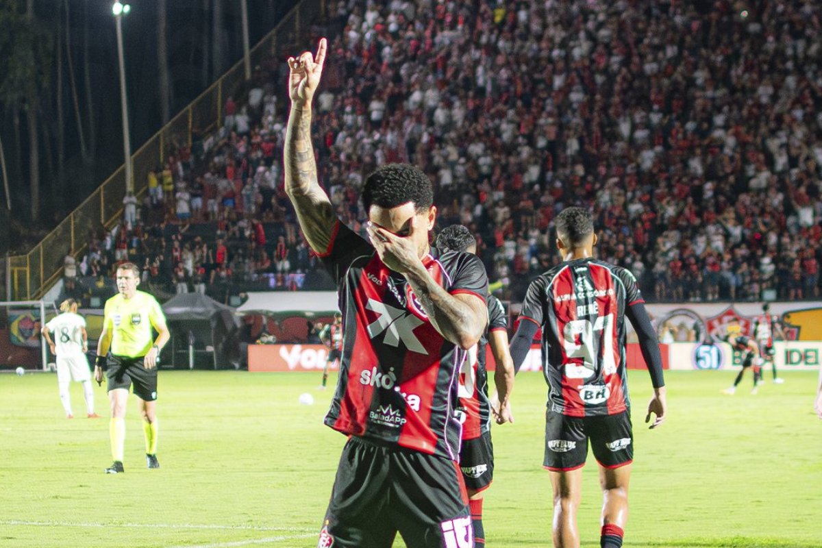 Vitória vence o Botafogo no Barradão e encerra jejum no Campeonato Brasileiro