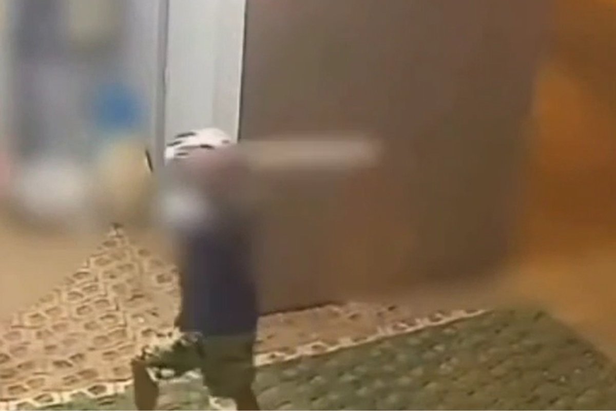 Vídeo: adolescente é agredido a pauladas em interior baiano
