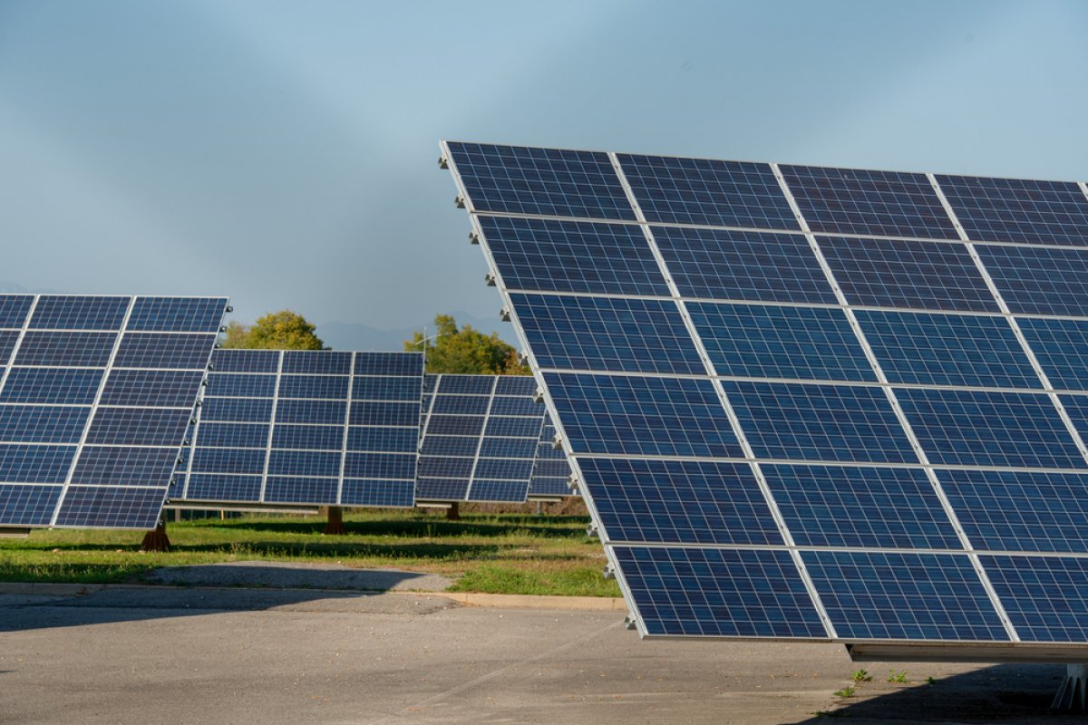 Concessionária cobra R$ 15,5 milhões da Vivo por 'gato' de energia solar em fazenda no DF
