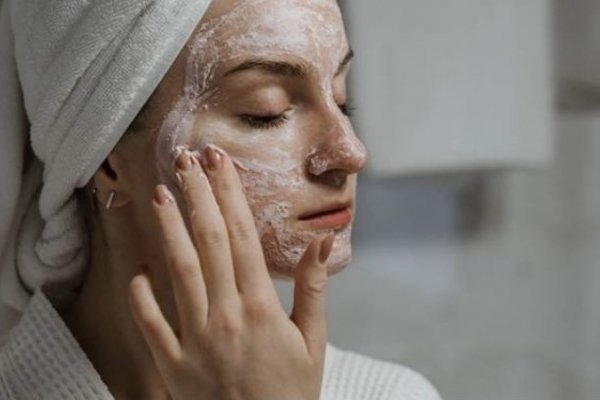 [Pele sofre com a mudança de temperatura? Veja 6 cuidados para evitar ressecamento e irritações! ]