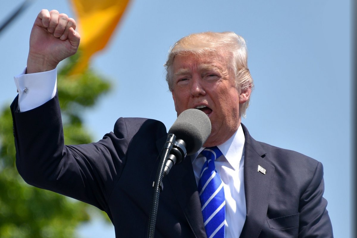 Taxa de aprovação de Trump cai para 33%, menor nível de seu mandato