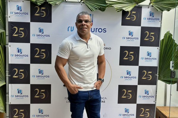[Corretora baiana celebra 25 anos no mercado com nova sede no Caminho das Árvores!]