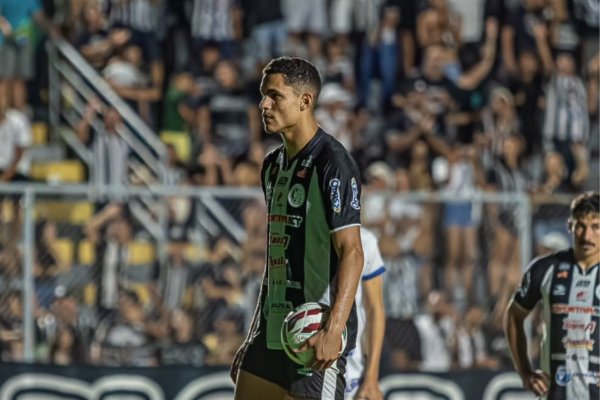 [Vitória acerta com atacante que já marcou 24 gols na temporada pelo ASA]