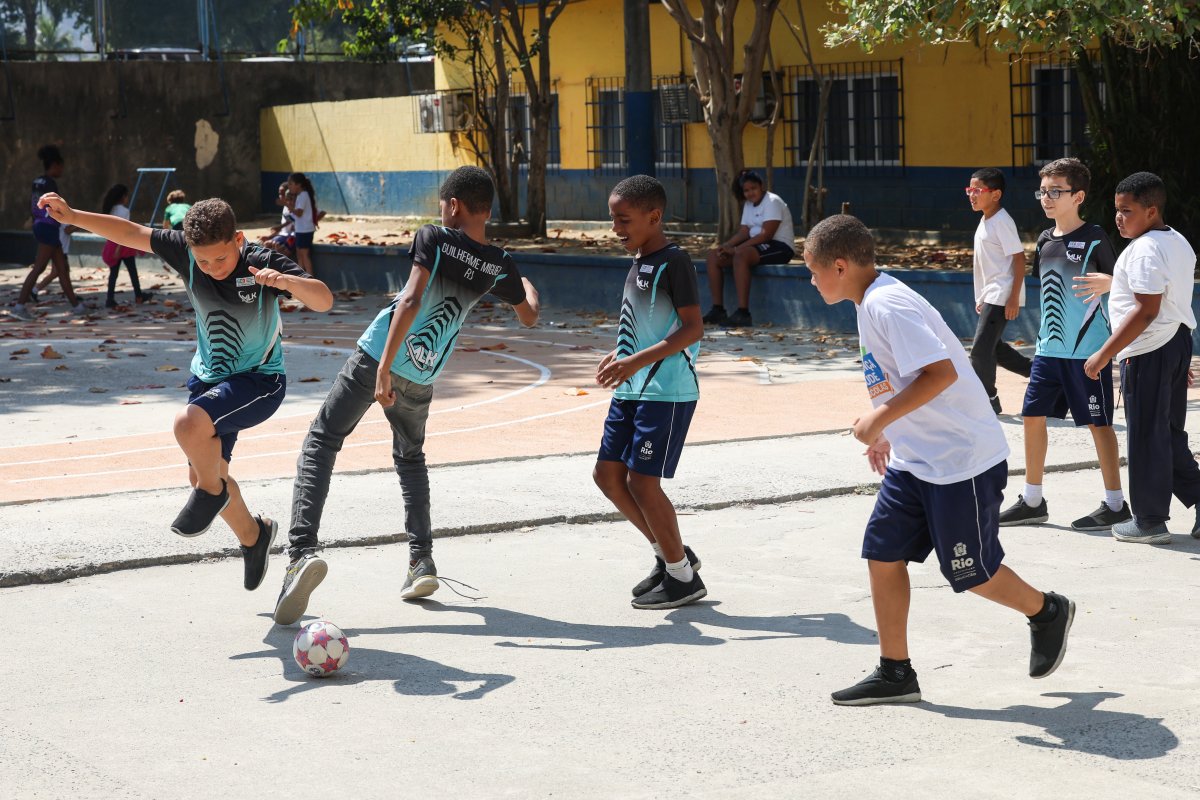 Mensalidade escolar deve ter aumento de 7% a 11% em 2027, aponta estudo