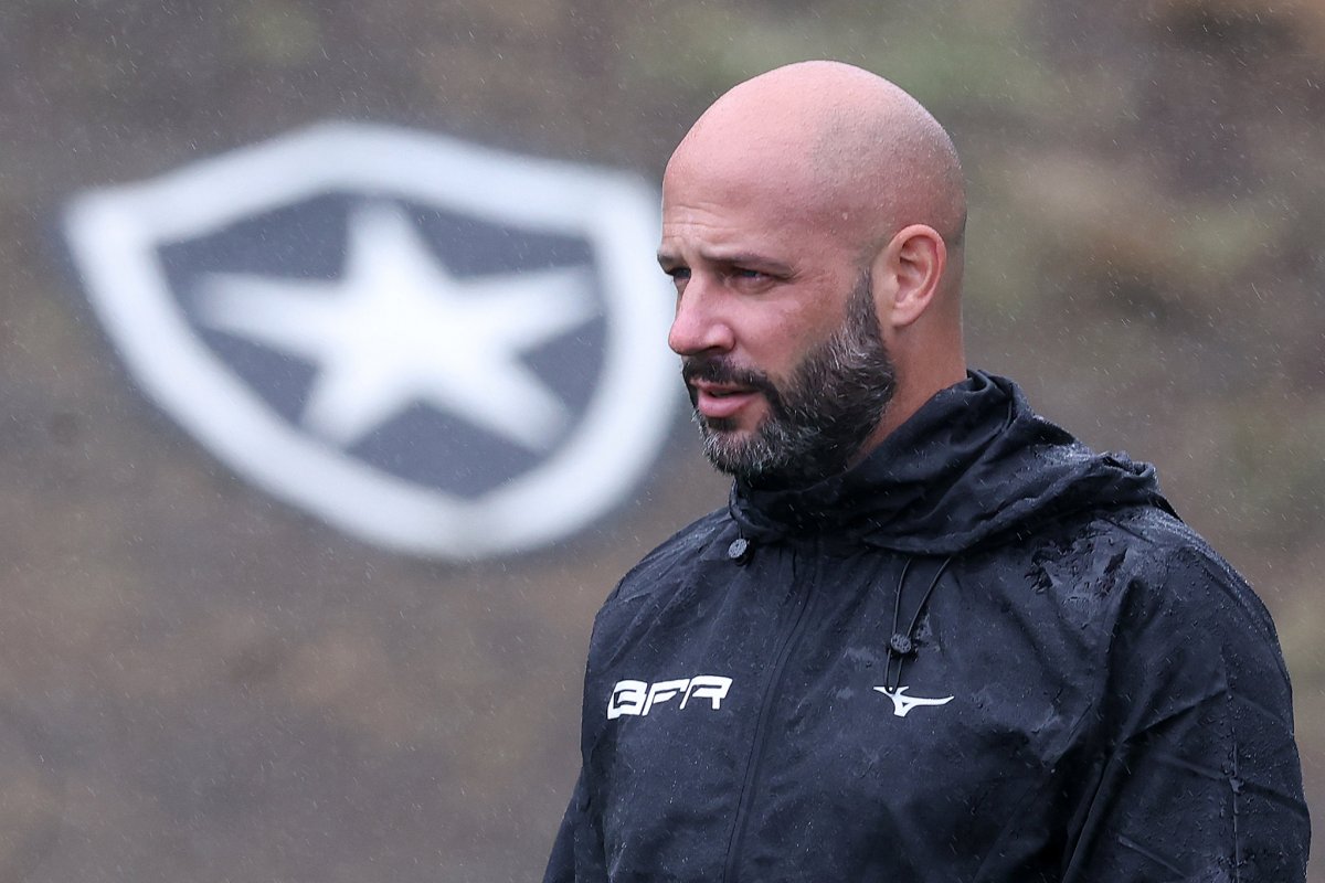 Botafogo demite Franclim Carvalho após sequência negativa