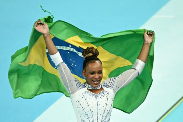 [Rebeca Andrade tem retorno à Copa do Mundo de ginástica artística marcado para setembro ]