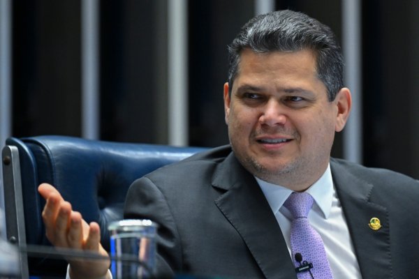 [Alcolumbre encaminha PECs da segurança e do fim da escala 6x1 à CCJ; saiba quem serão os relatores]