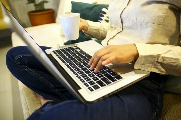 [Sete em cada dez brasileiros temem comprar remédios pela internet]