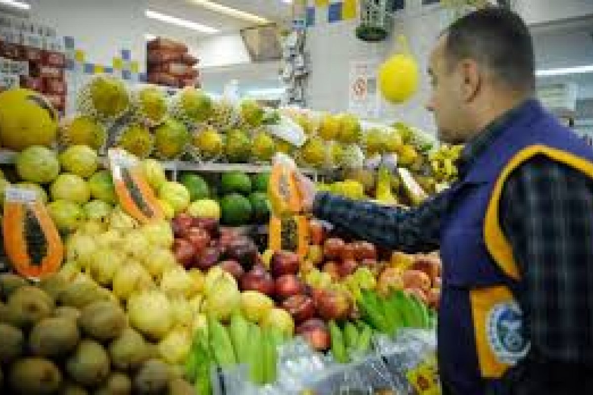 O COVID-19 pode ser transmitido através da comida? Entenda