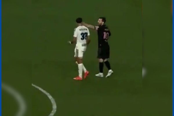 [Vídeo: Messi é multado após acertar tapa em adversário durante partida pela Major League Soccer]