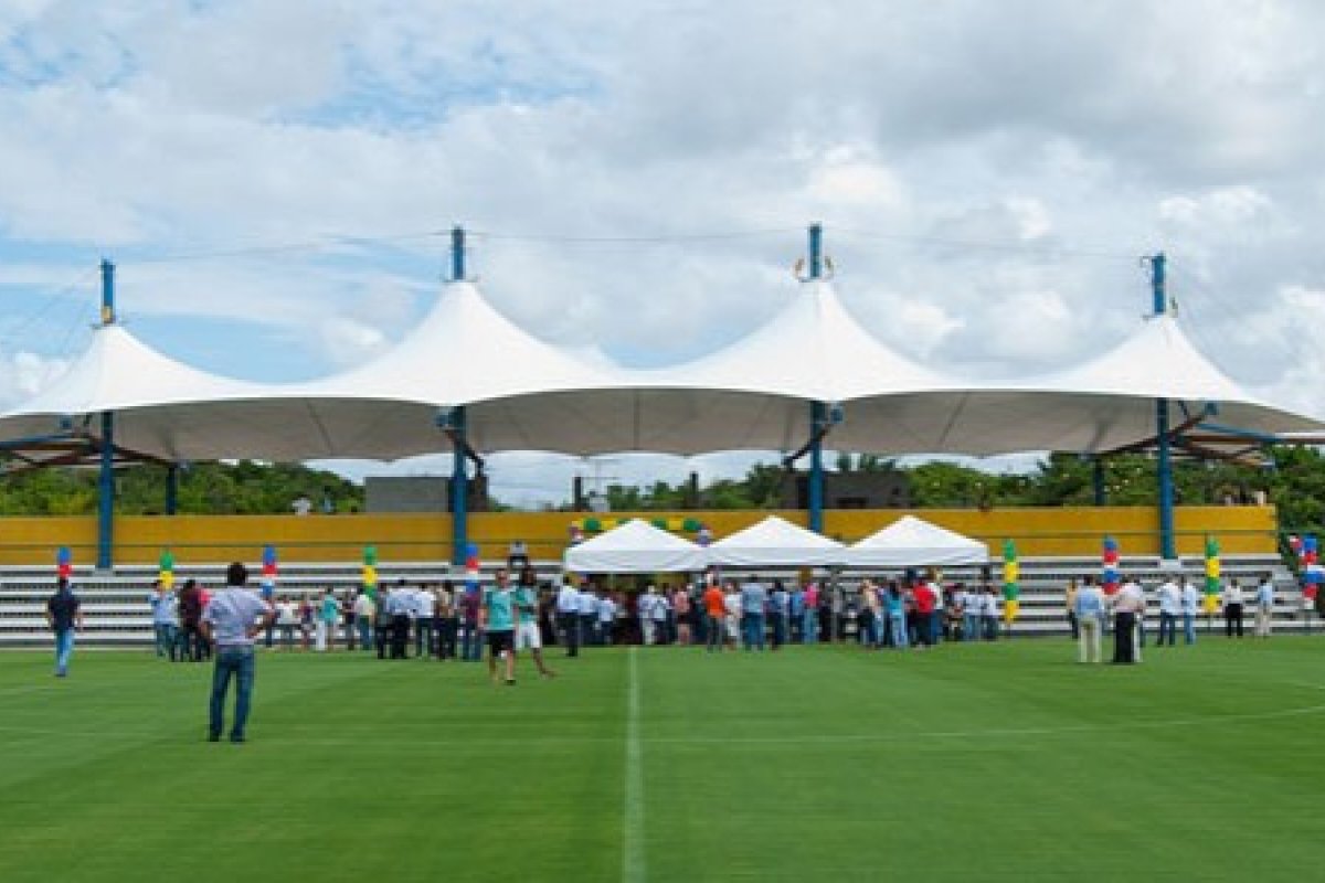 Time de futebol feminino do Vitória passará a jogar na Praia do Forte