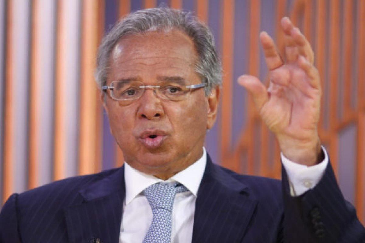 Brasil revisa PIB para baixo e Goldman estima queda de 3,1%