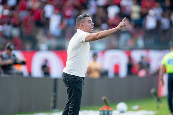 [Jair Ventura foge de polêmica em comemoração de Jean Lucas: 