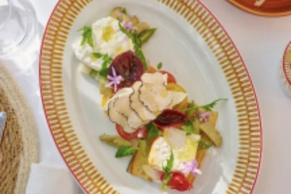 [Byblos Saint-Tropez: a gastronomia como parte de uma experiência de imersão nos sabores do Mediterrâneo! ]